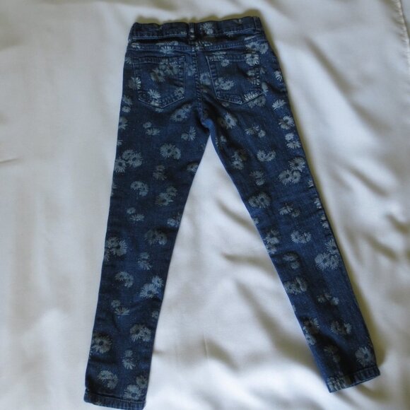 🎉5 For $15🎉 Girl's denim jeggings w flowers SIZE 8 - Picture 9 of 10